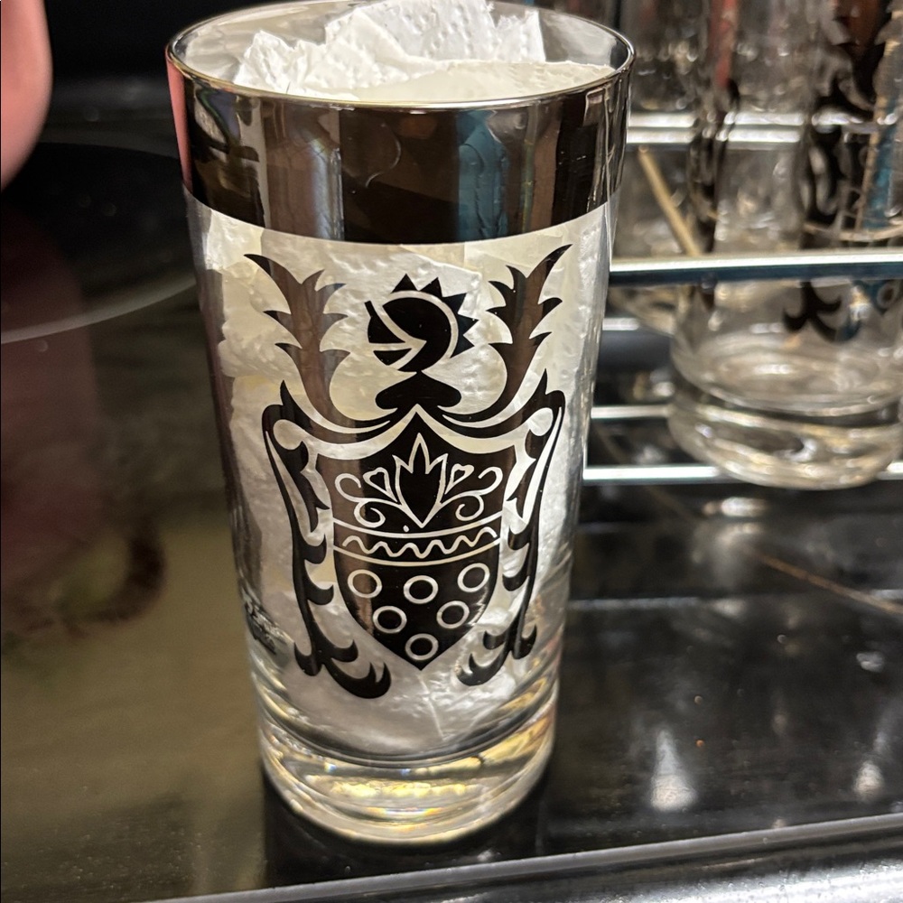 Set of 8 Kimiko bar glasses with carrying rack